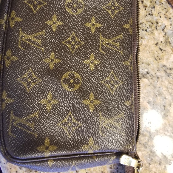 Authentic Louis Vuitton bag - Picture 3 of 7